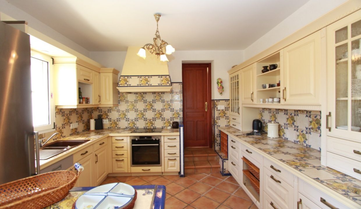BIGHAUSEFORSALEINCALPE77