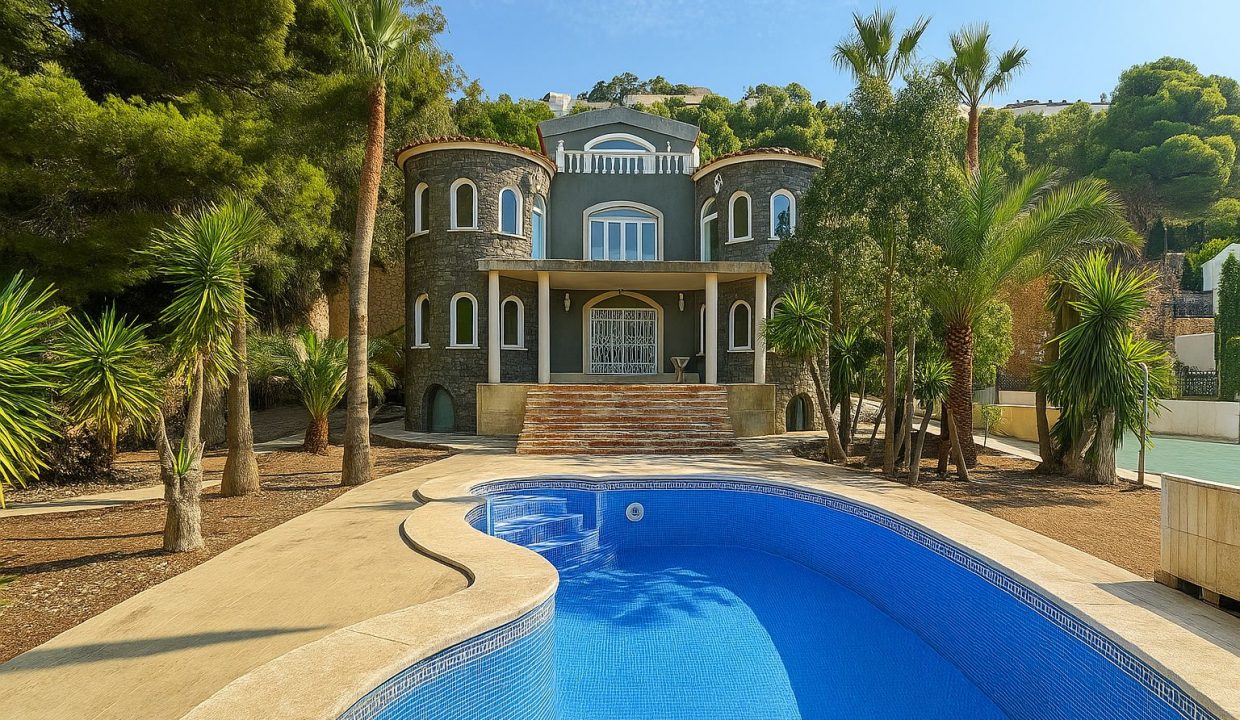 VillaMediterrneayPiscinaCurvada